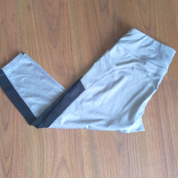 BCBG Maxazria / heather grey / Leggings w/ Mesh panels - Picture 2 of 8